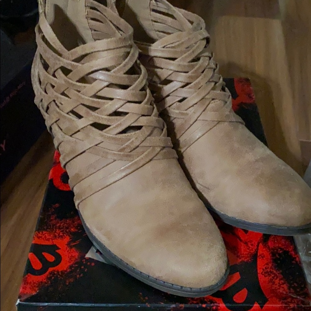 Ankle bootie